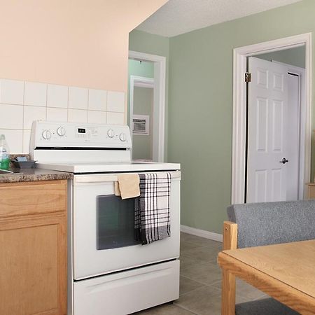 Perth Plaza Inn & Suites Екстер'єр фото