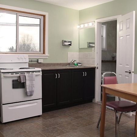 Perth Plaza Inn & Suites Екстер'єр фото