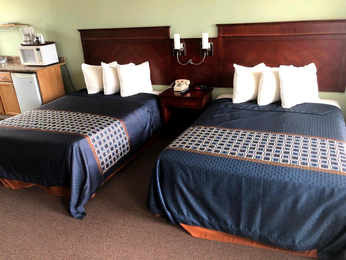 Perth Plaza Inn & Suites Екстер'єр фото