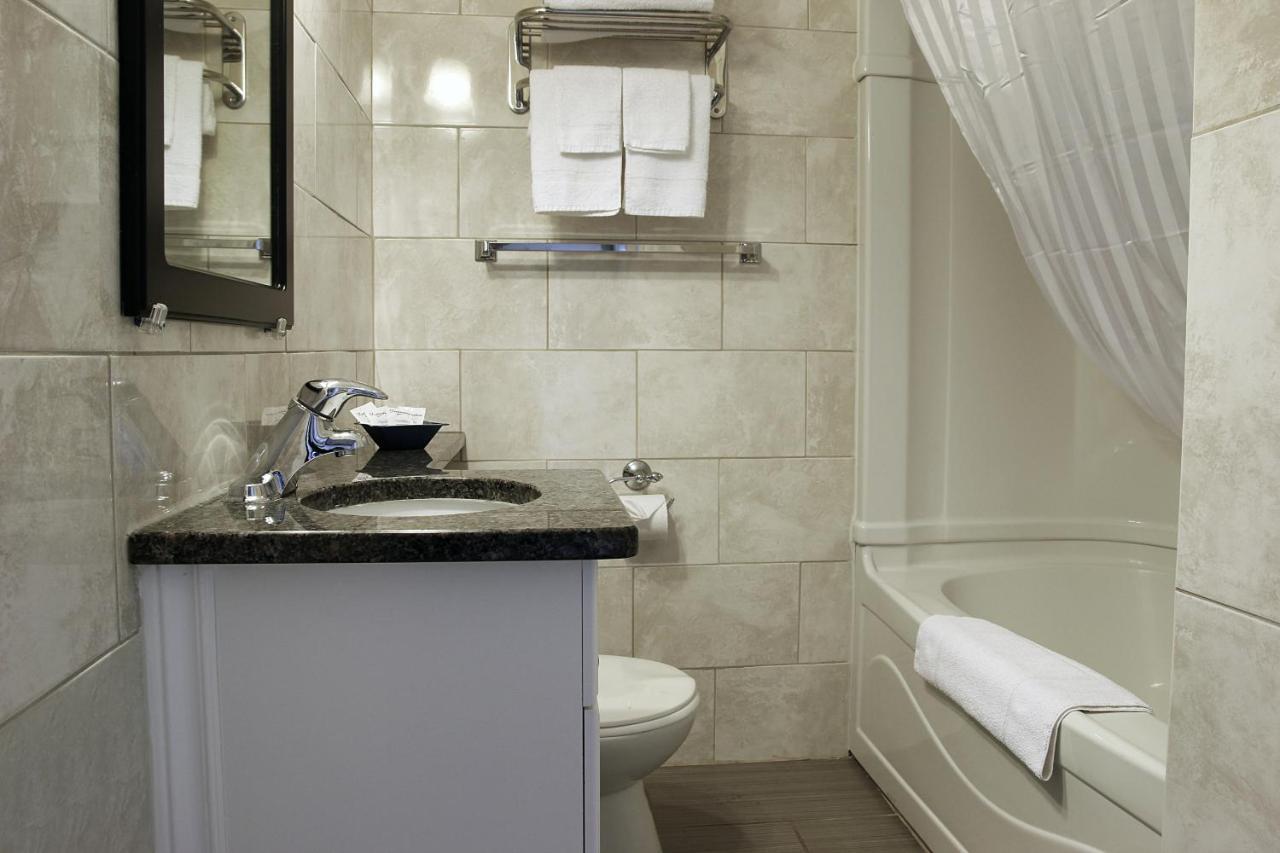 Perth Plaza Inn & Suites Екстер'єр фото