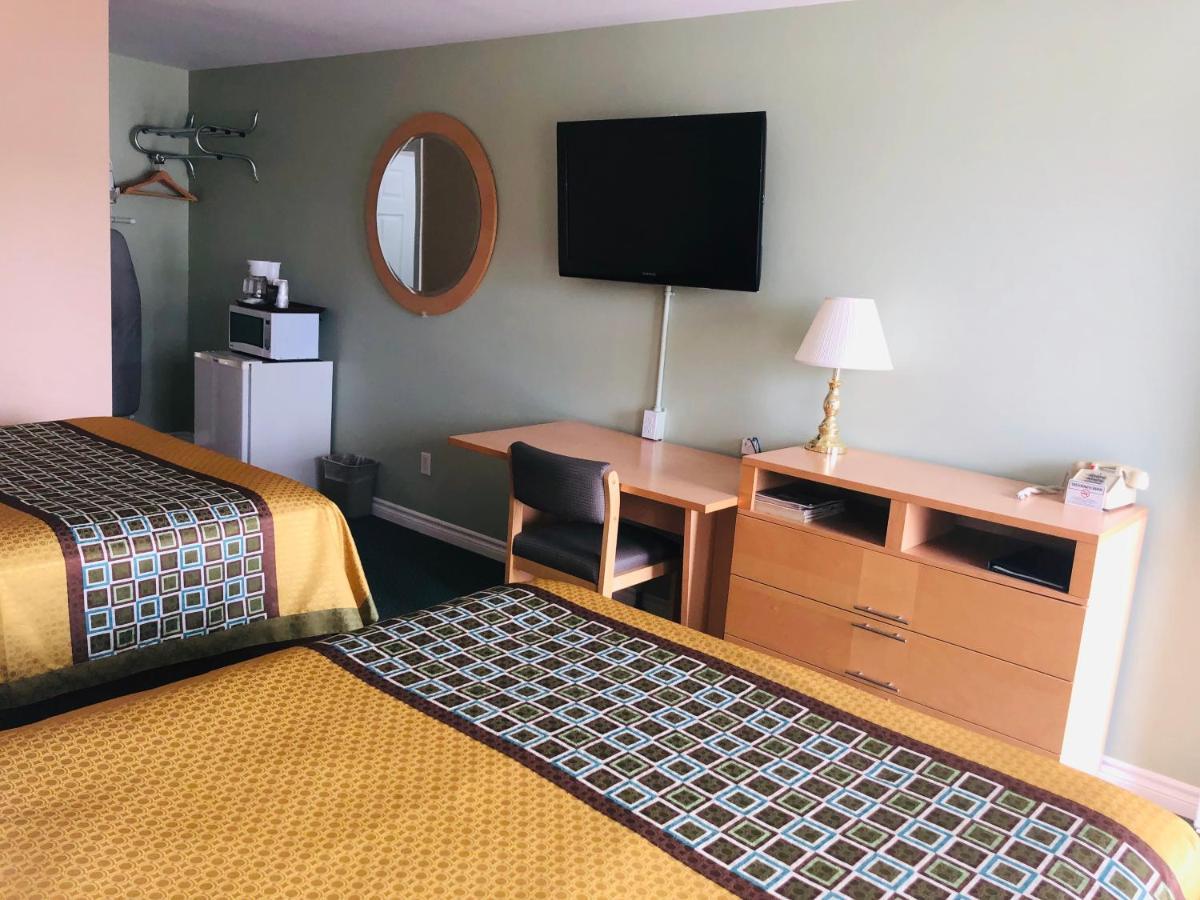 Perth Plaza Inn & Suites Екстер'єр фото