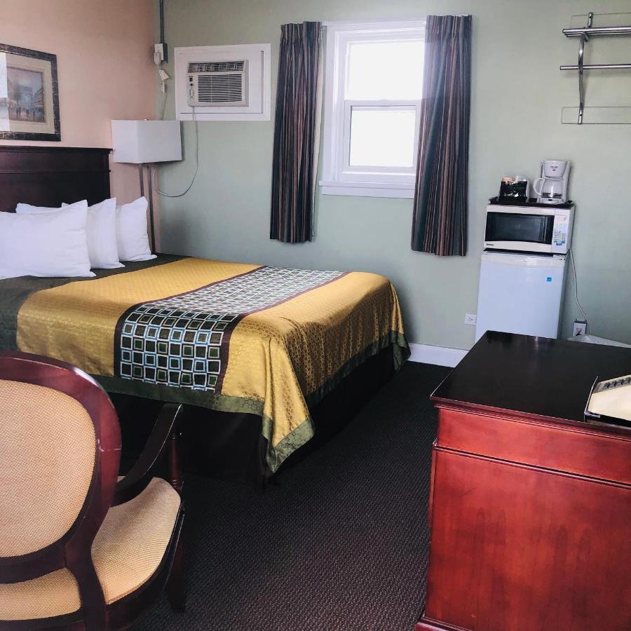Perth Plaza Inn & Suites Екстер'єр фото