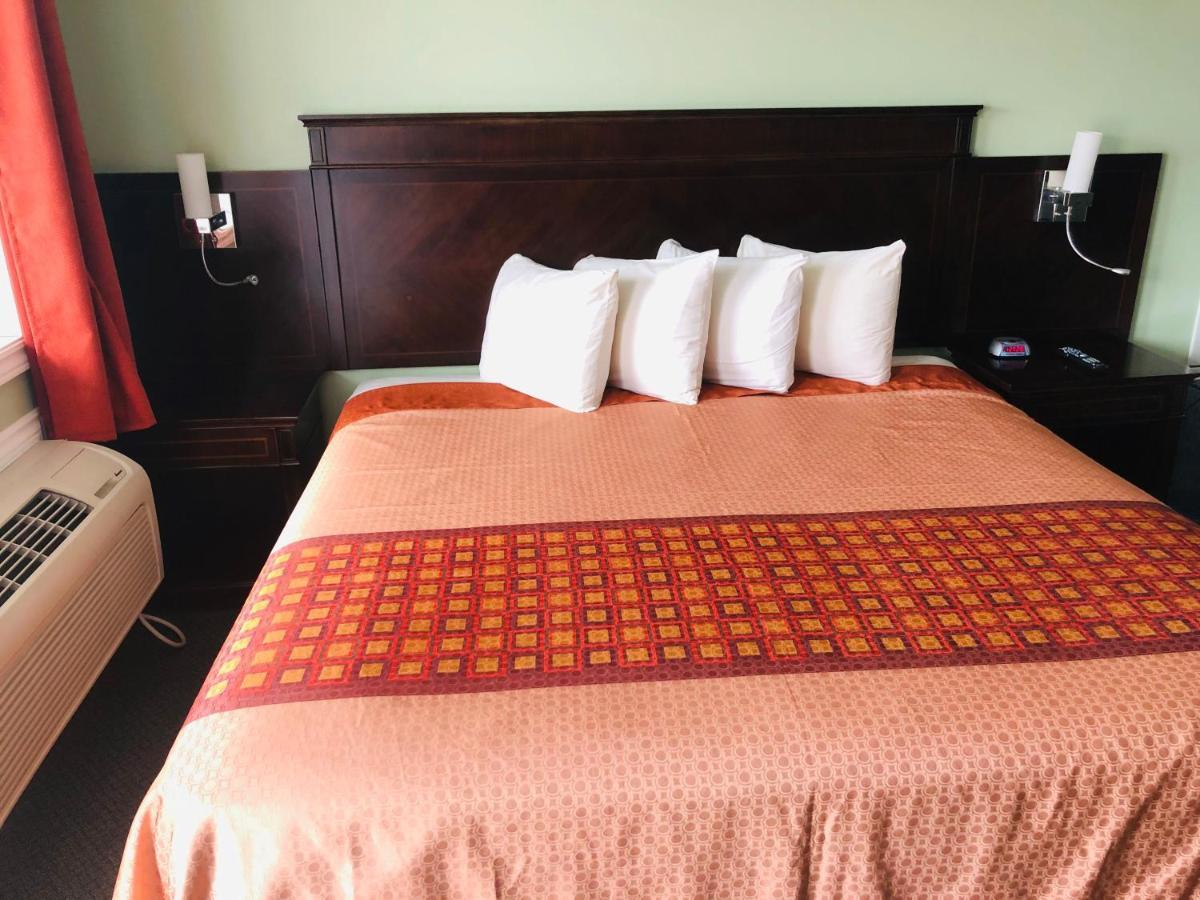 Perth Plaza Inn & Suites Екстер'єр фото