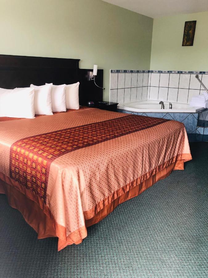 Perth Plaza Inn & Suites Екстер'єр фото