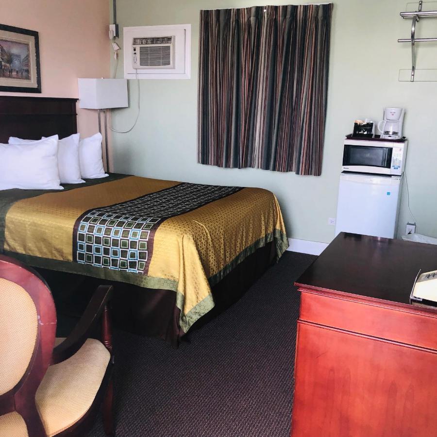 Perth Plaza Inn & Suites Екстер'єр фото
