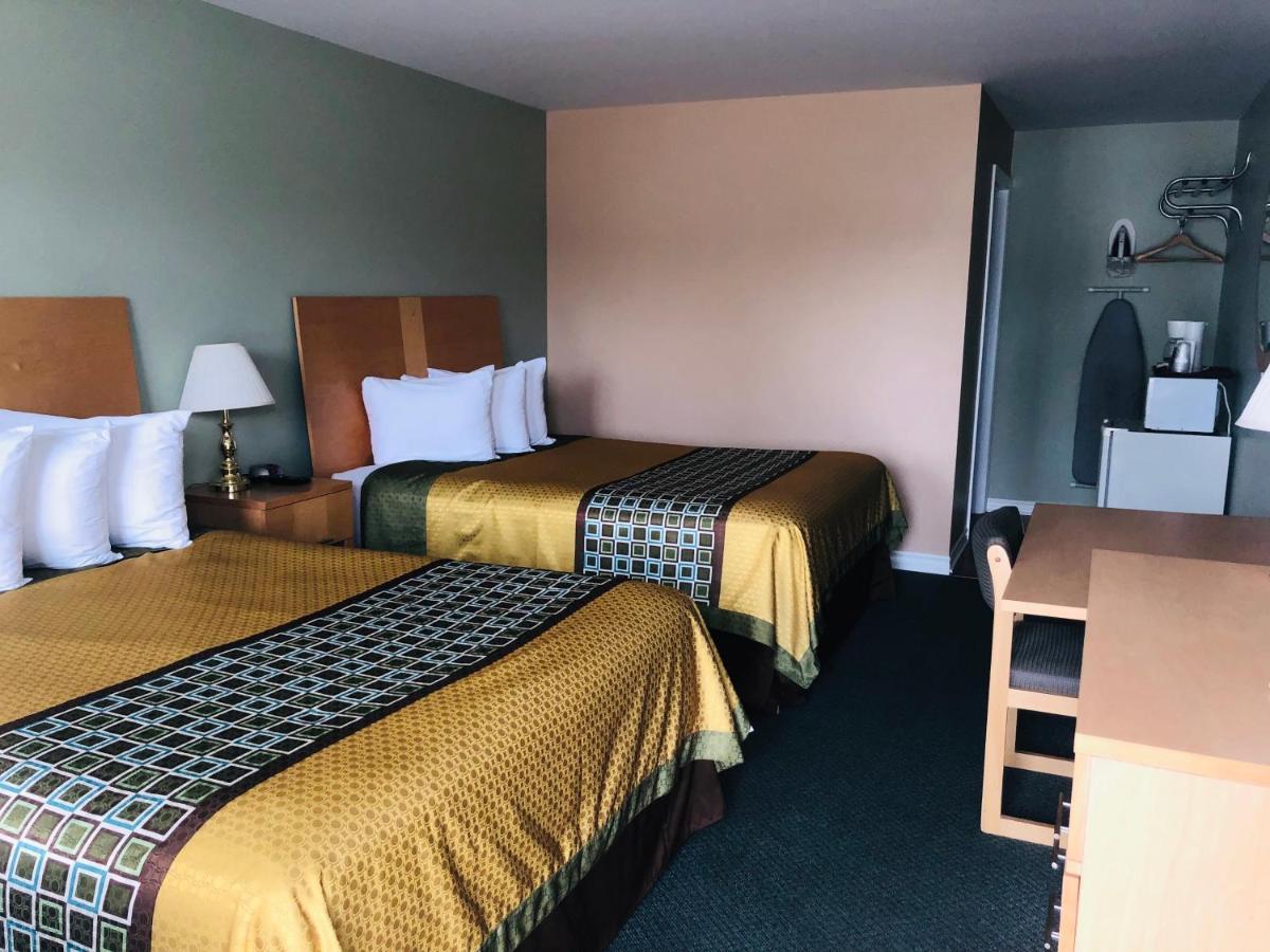 Perth Plaza Inn & Suites Екстер'єр фото
