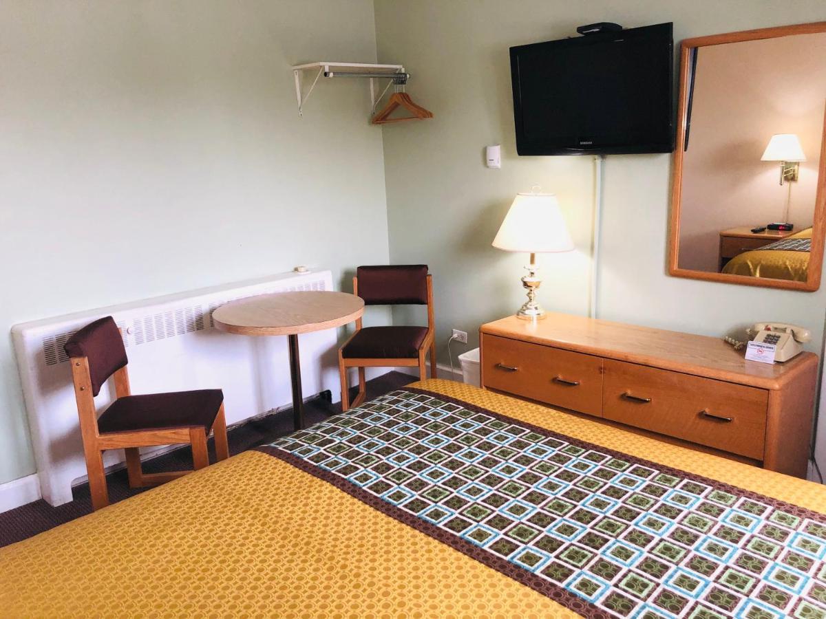 Perth Plaza Inn & Suites Екстер'єр фото