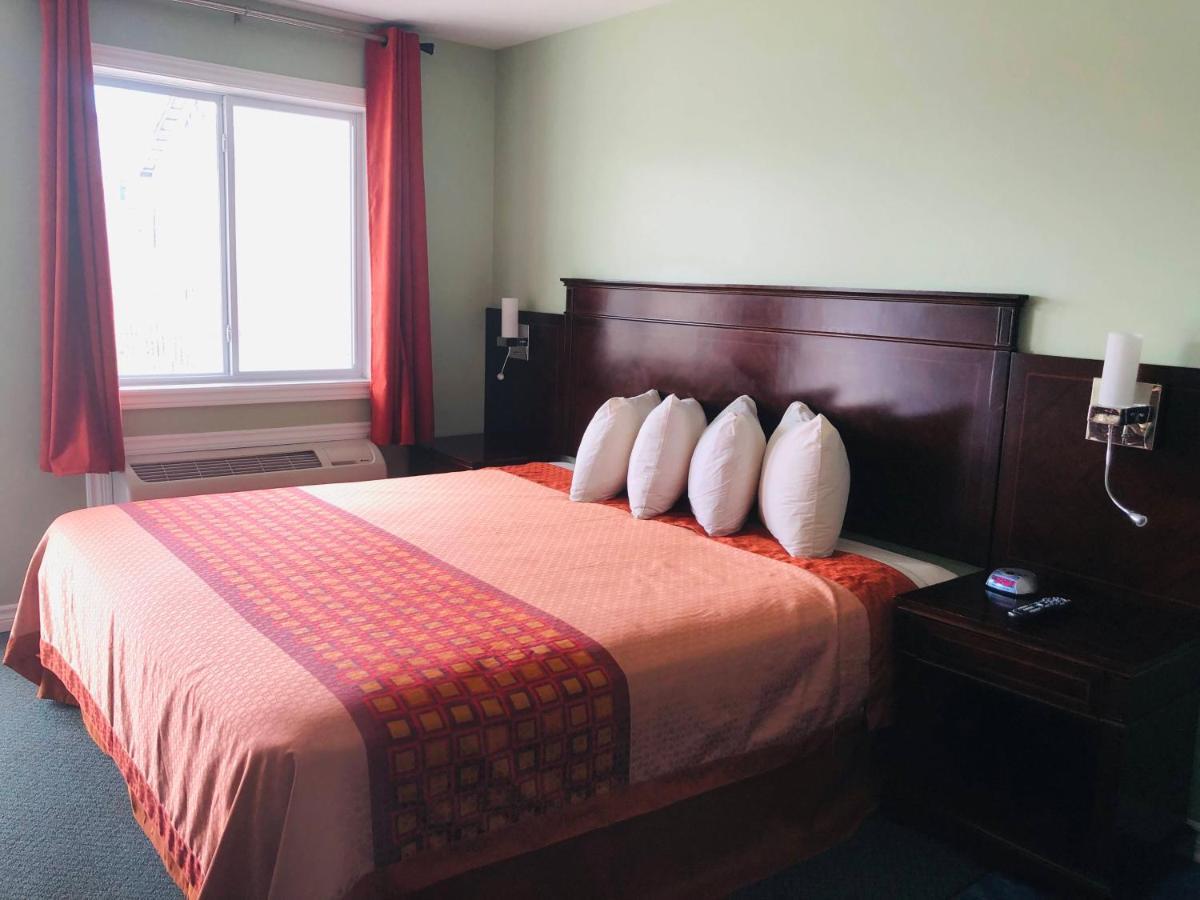 Perth Plaza Inn & Suites Екстер'єр фото