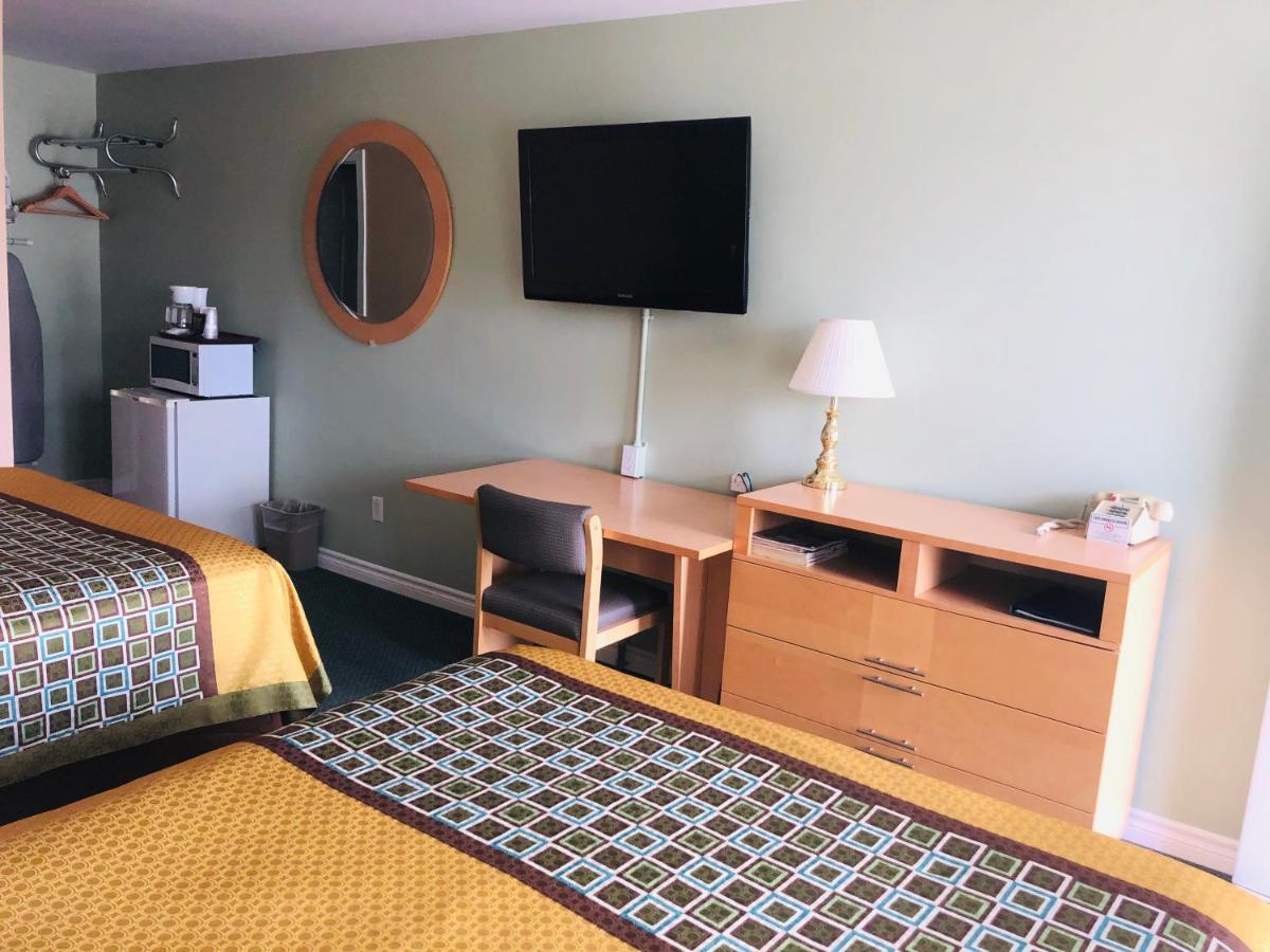 Perth Plaza Inn & Suites Екстер'єр фото