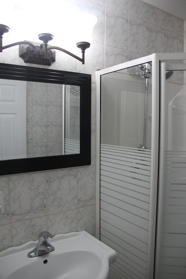 Perth Plaza Inn & Suites Екстер'єр фото
