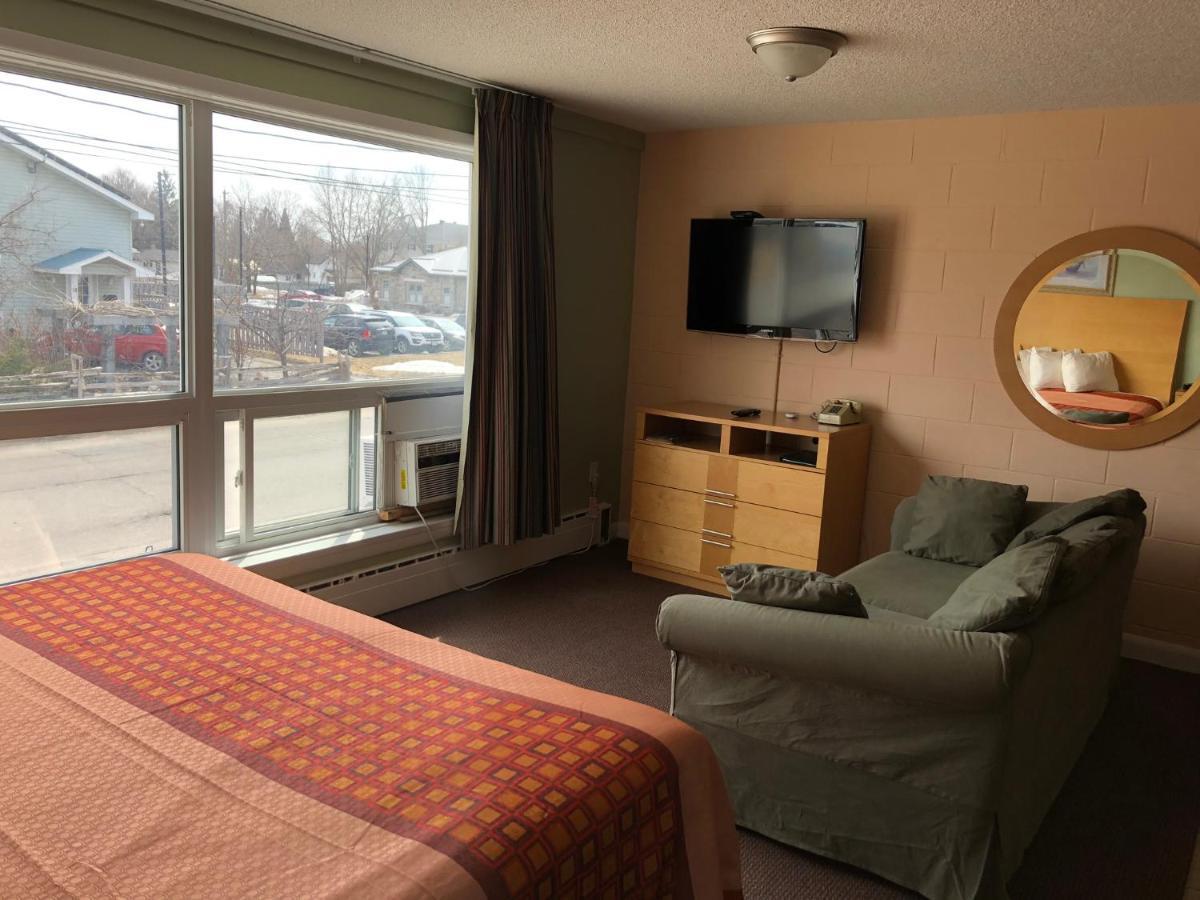 Perth Plaza Inn & Suites Екстер'єр фото